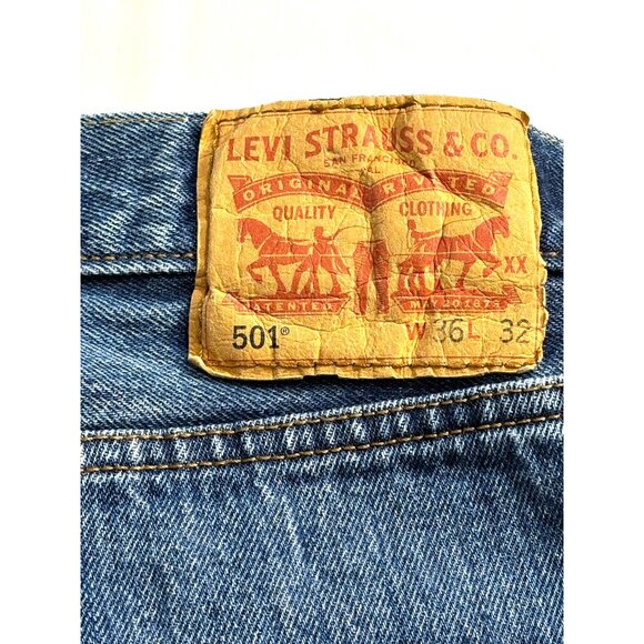 Levi's 501 Button-Fly Jeans Mens W36 L32 VTG Blue Denim Classic Fit - Picture 3 of 11
